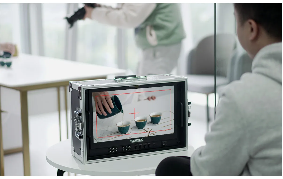 ATEM156S-CO 15.6 Inch Multi Camera Broadcast Carry-on Monitor D LUT HDR Waveform