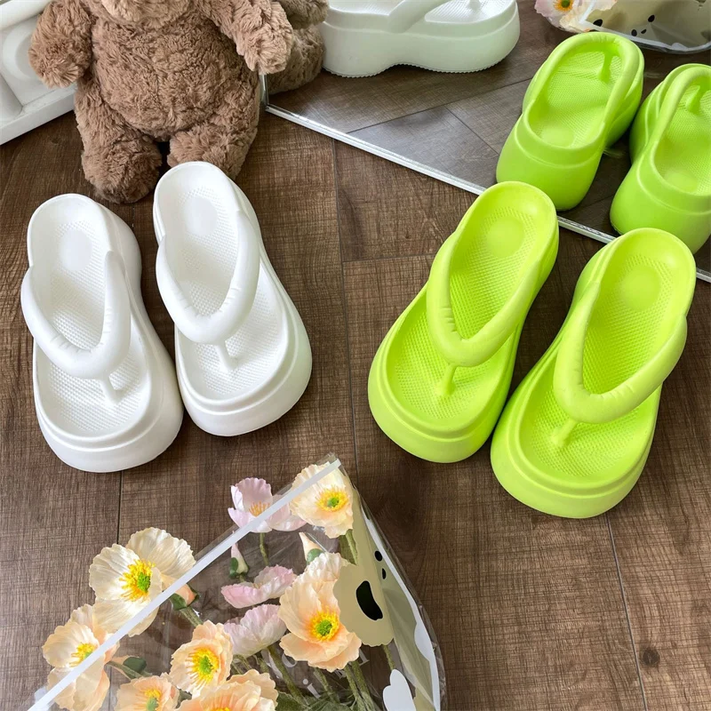 Women Sand Beach Flip Flops Wedge Heels Outside The Seaside Beach Sandals Thick-bottomed Flip-flops Outdoor Slides Summer Shoes