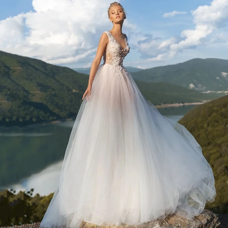 

Eightree Boho Wedding Dresses 2022 Appliques V-neck Backless Bride Dress Sexy Beach A-Line Tulle Wedding Evening Gowns PlusSize