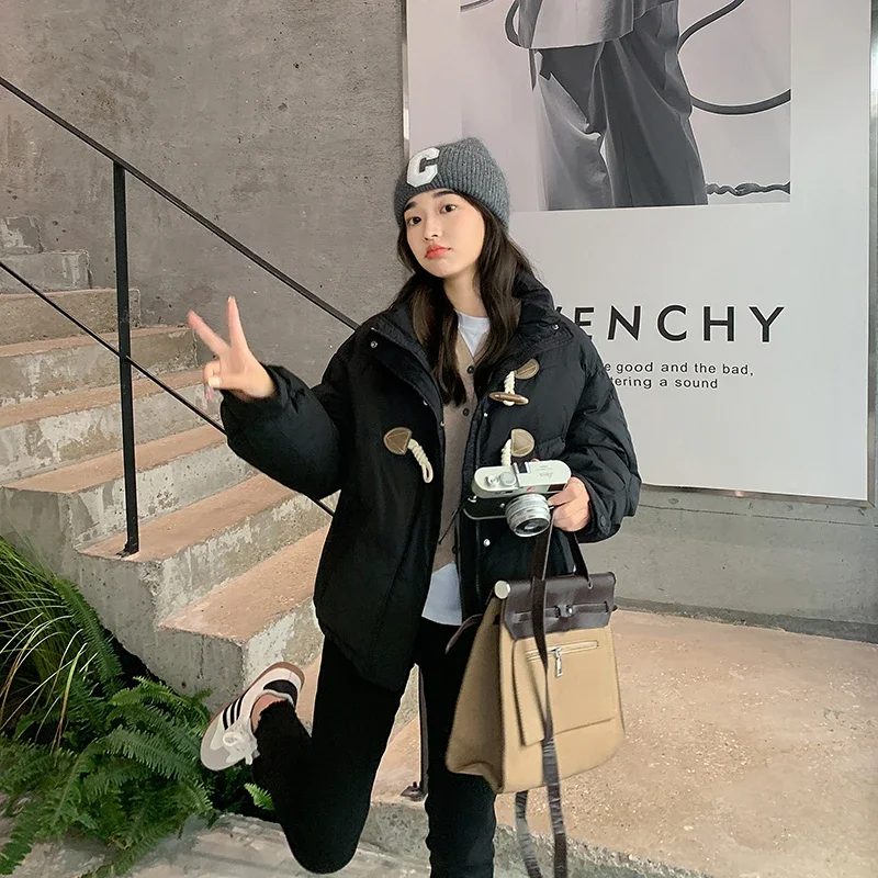 Рисунок 3 - Женская короткая куртка с воротником-стойкой