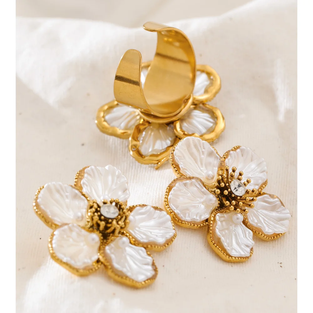 Yhpup Retro Stud Earrings Ring Set