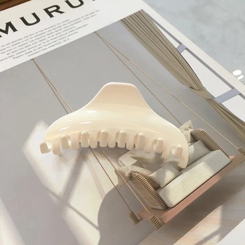 2022 New Claw Clip for Women Tough Colorful Plastic Hair Claw Large Size Hair Clamps Claw Clip Crab Chic Hair Accessories Gift