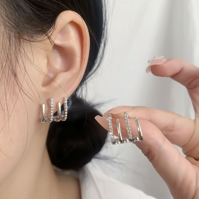 Claw Stud Earrings for Women Punk Four-Prong Geometric Rake Pearl Korean Ear Hook Clip Earrings 2022 Trend Jewelry brinco