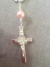 Perla de imitación de cuentas católica Rosario Católico comunión color plata alas colgantes del Crucifijo pulsera lindo regalo