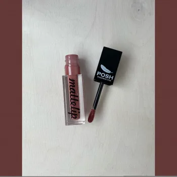 

Liquid Matte lipstick posh 04 color bride velvet voile with аргонометрическим applicator. Resistance 18 hours.