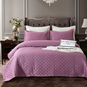 

Decorative cover and two pillowcases DP