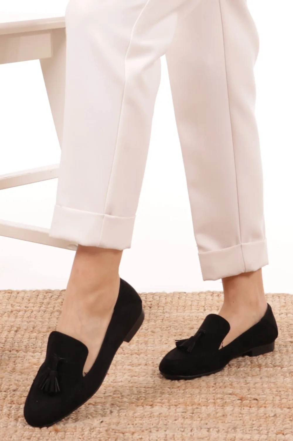 abby-siyah-suet-puskullu-loafer-duz-ayak-336e