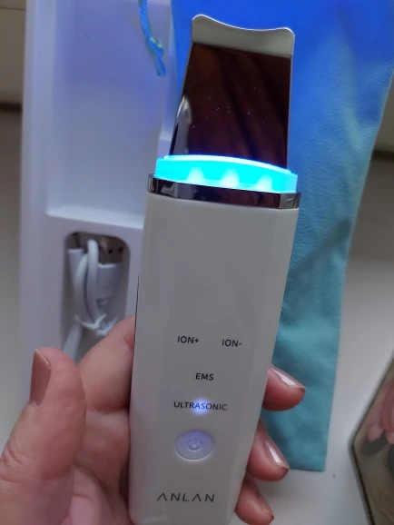 Отзыв о товаре ANLAN Ультразвуковой скрабер скруббер, ионная лопатка для чистки лица, пилинг, лифтинг для лица, удаление угрей, терапия красным светом для удаления черных точек blackhead remover узи чистка ультразвуковая чистка лица от пользователя T***a