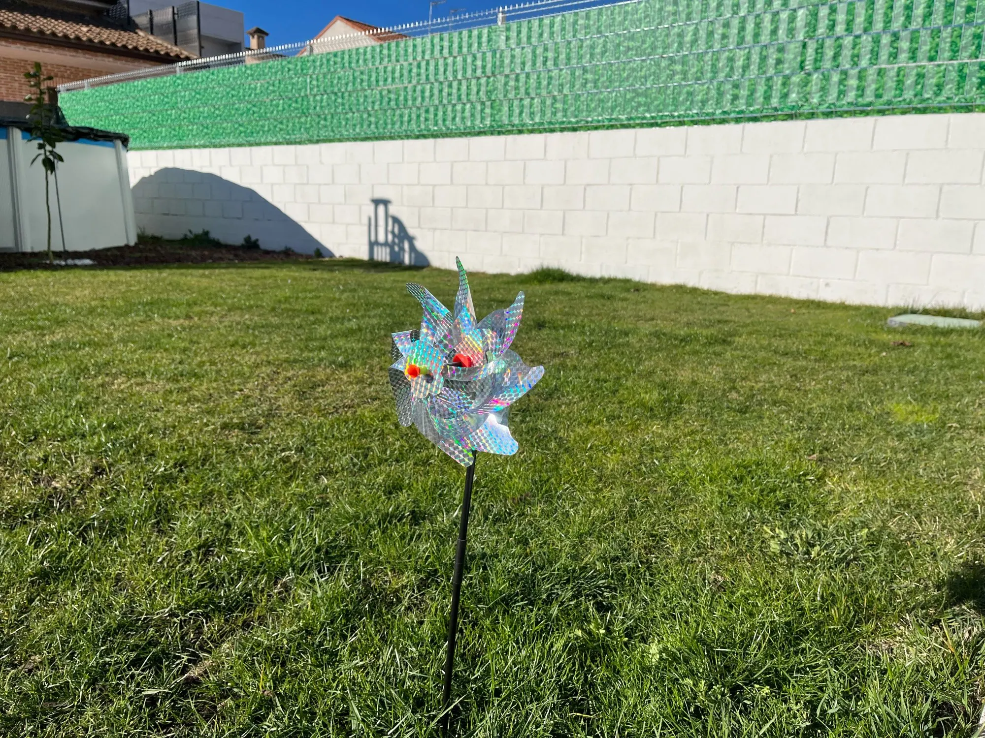 10pcs Bird Repeller Pinwheels Reflective Sparkly Bird Deterrent Windmill Protect Garden Plant Flower Garden Lawn Decoration photo review