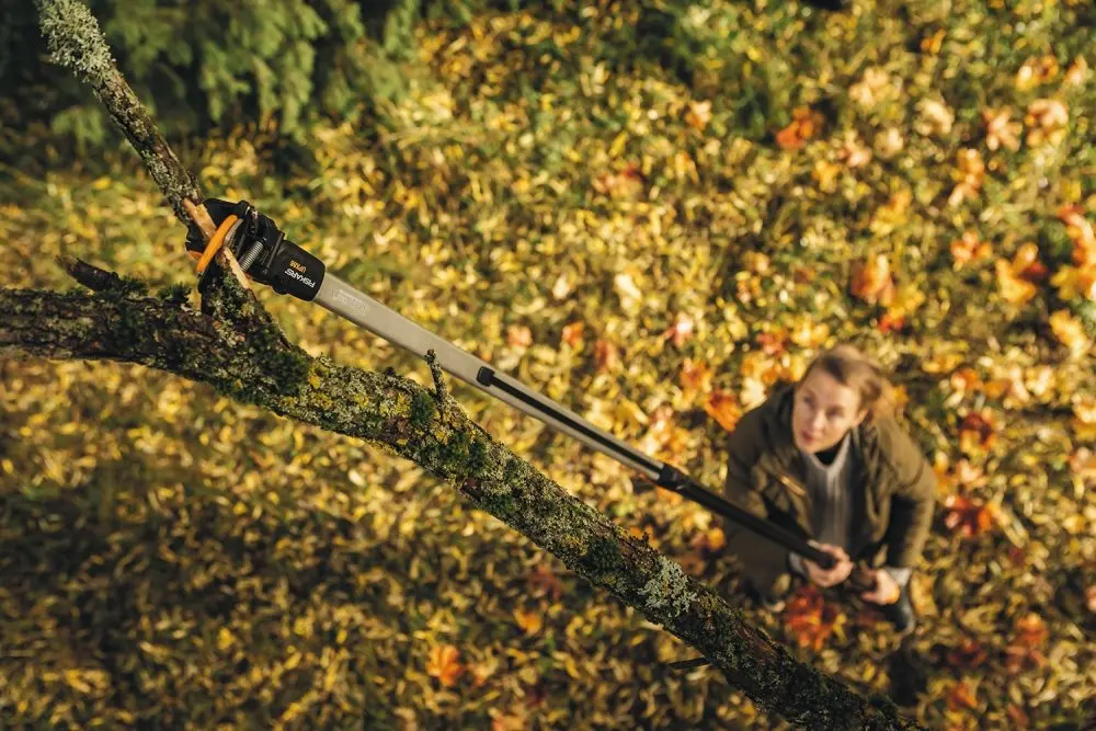 Сучкорез телескопический универсальный PowerGear X UPX86 Fiskars