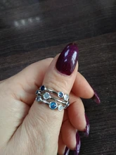 Huitan-anillos de banda estilo Partysu para mujer, 3 filas con piedra redonda de circón Blanco/azul, anillos y joyas para boda para mujer, artículo Simple
