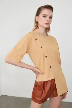 

Trendyol Button Detail Knitted Blouse TWOSS19GS0072