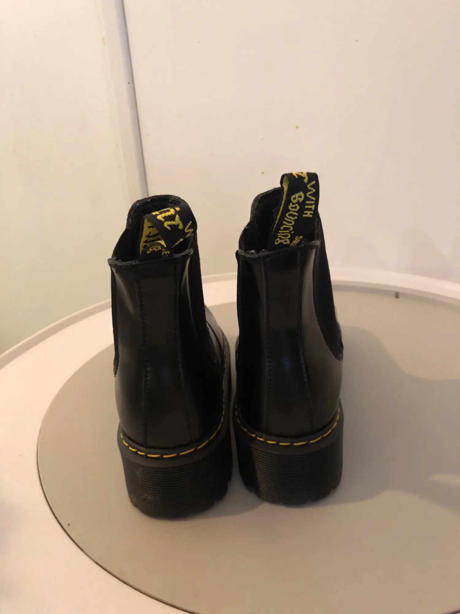 Dr.Martens Sepatu Bot Pria dan Wanita 
