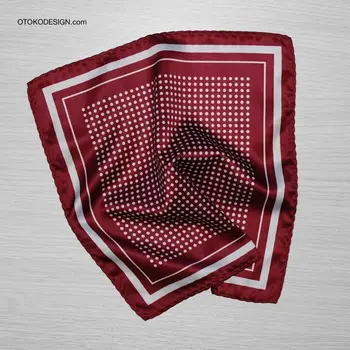 

Burgundy pocket square in peas (53141)