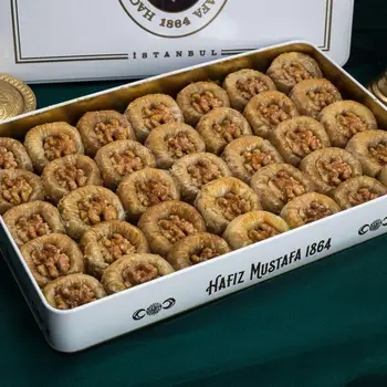

Traditional fresh delicious premium Turkish Padishah baklava with walnut. Dessert Baklava Turkish Famous Brand Walnut Baklava