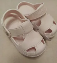 Zapatos con agujeros para bebés, sandalias antideslizantes suaves para niños y niñas de 1 a 3 años, novedad de verano