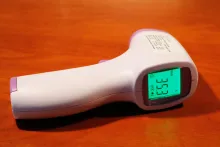 Termómetro infrarrojo sin contacto para bebés y adultos, medidor de temperatura Digital, termómetro con pantalla LCD