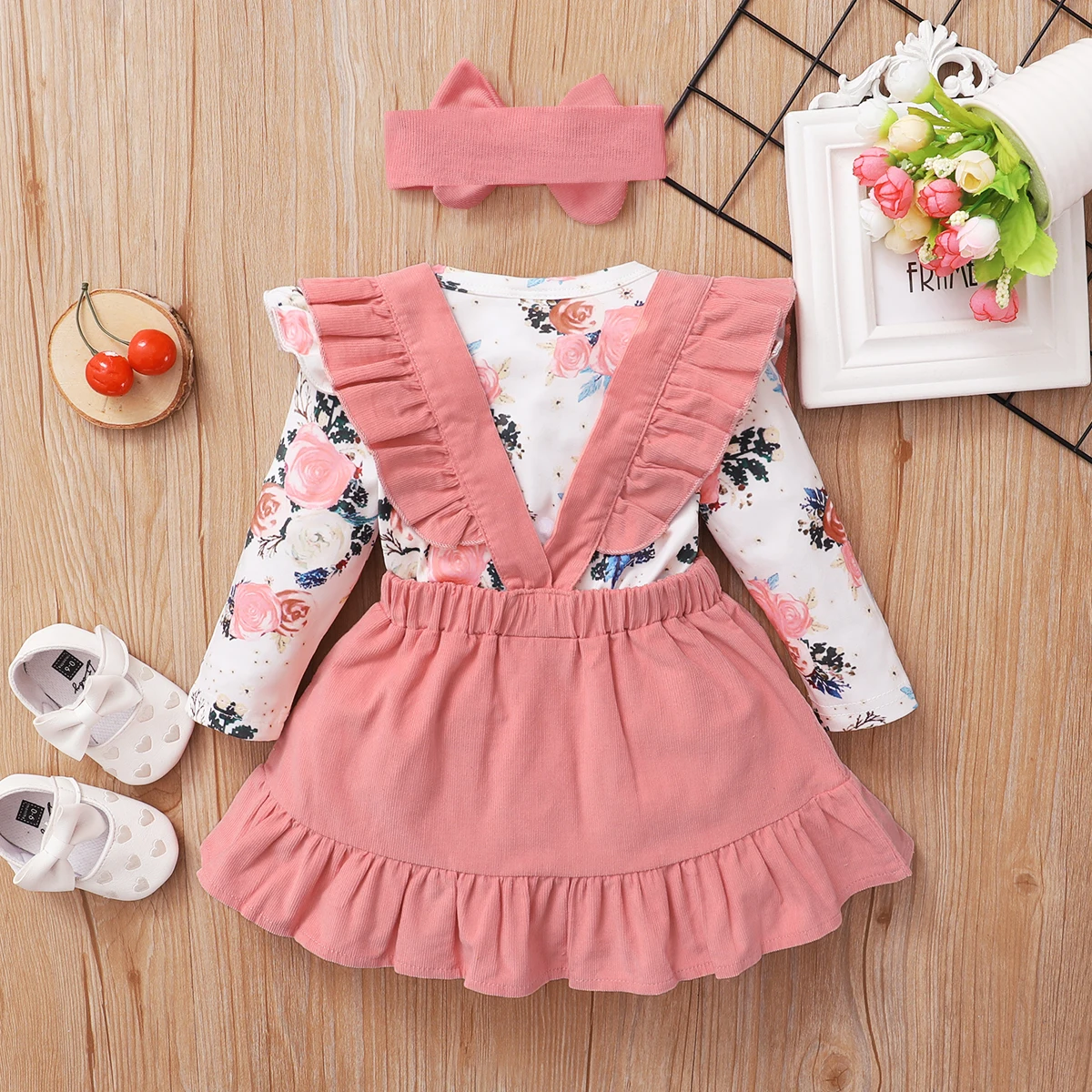 Conjunto 3 peças floral body + jardineira + bandana para bebê