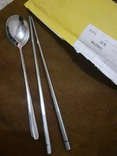 Juego de cucharas y palillos coreanos de acero inoxidable reutilizables, juego de cucharas y palillos antideslizantes para Sushi, con mango largo, caja y Bolsa, 1 par
