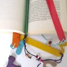 Пафали ручной работы из фетра для книг желтый-B