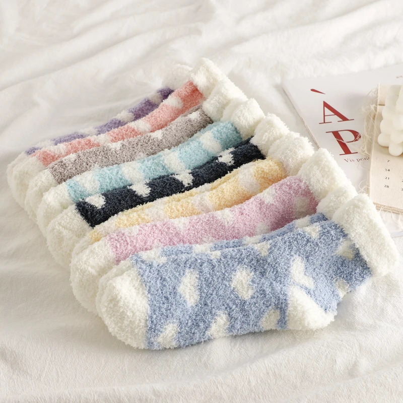 Четыре пары теплых коралловых носков для сна на осень и зиму