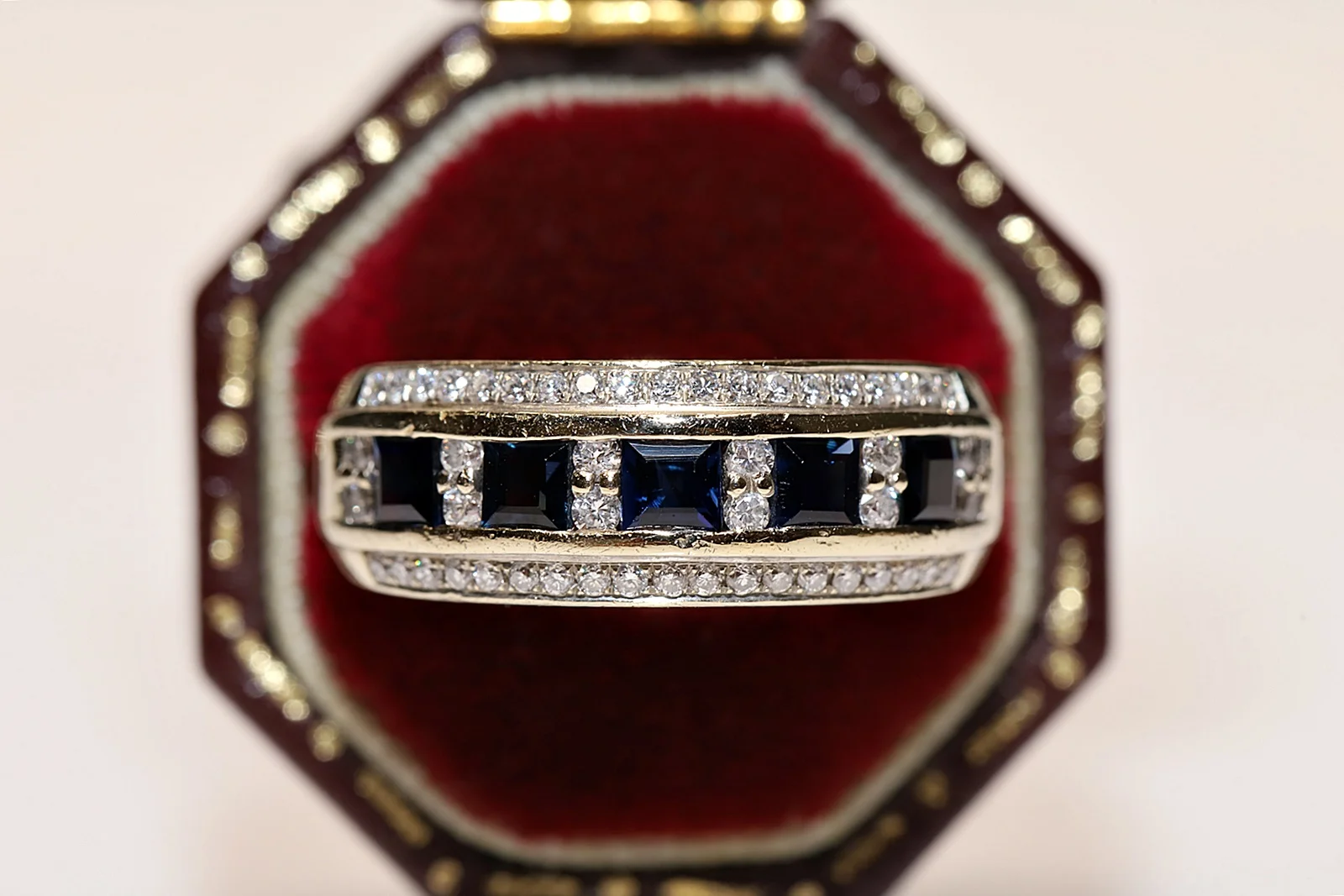 

Perfect 18k Gold Old Vintage Natural Diamond And Sapphire Decorated Amazing Ring