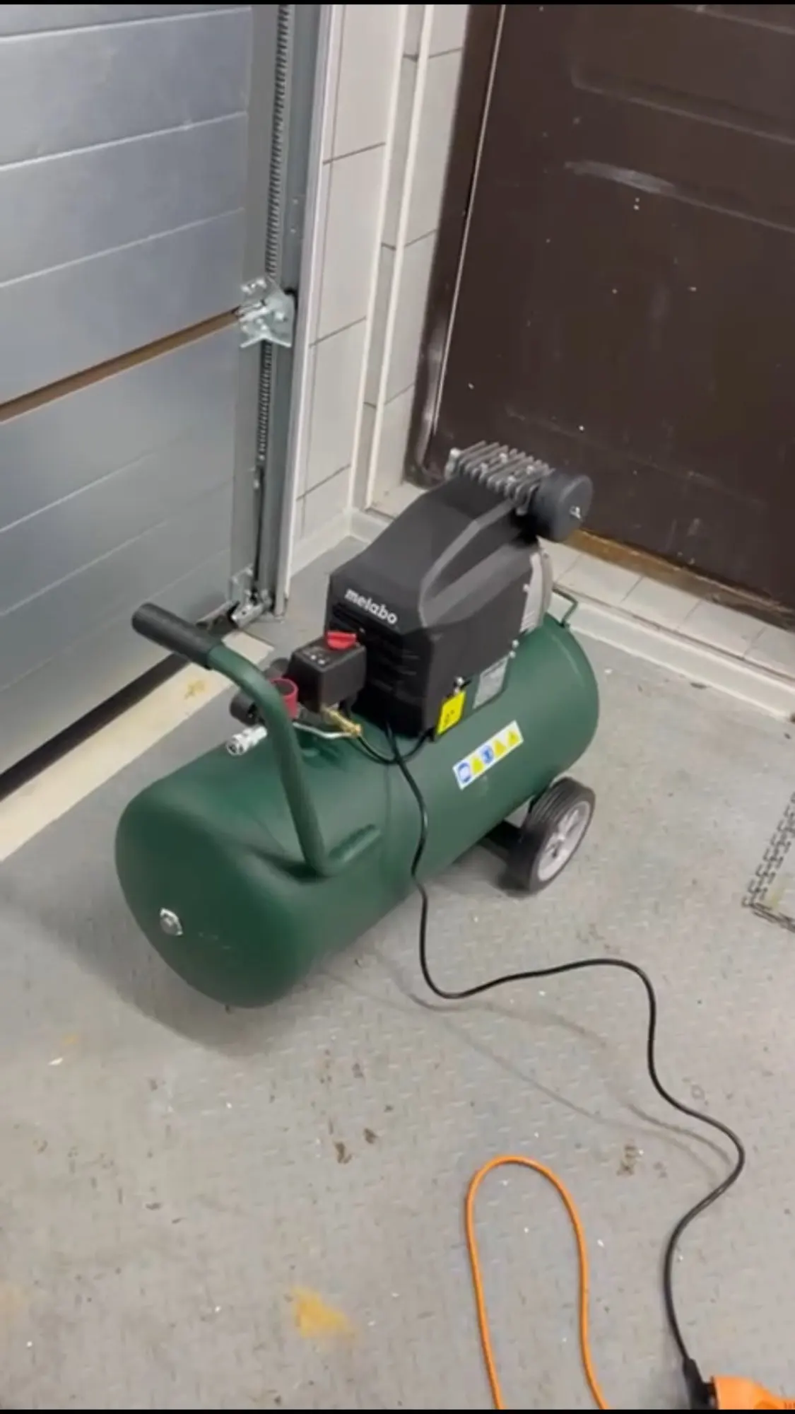 Компрессор metabo 250 50. Metabo basic 250-50 w комплект. масляный компрессор metabo basic 250-50 w 601534000 деталировка. metabo basic 250-50w компрессор воздушный запчасти. домик для компрессора.