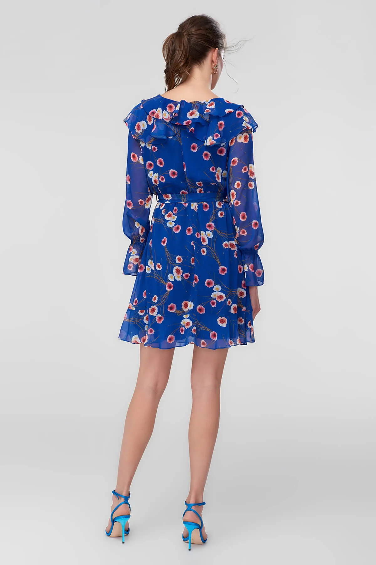Trendyol платье с рюшами и декоративным вырезом TOFSS18FG0093|Платья| |