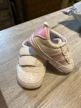 Zapatos de cuna de piel sintética para bebé recién nacido, zapatillas de deporte para niño y niña