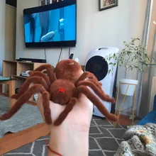 Chico de Control remoto regalo para aterrador espeluznante de araña de peluche de infrarrojos RC tarántula juguete 95AE accesorios para Halloween broma juguete divertido Juguetes