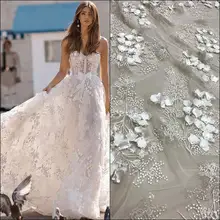 Berta Нежная и утонченная 3D вышивка на невесомой сеточке. Украшено мерцающими пайеткамцвета слоновой кости 3D цветок сетка блестящая красивая свадебная ткань кружево,кружево сетка блестки блеск мА