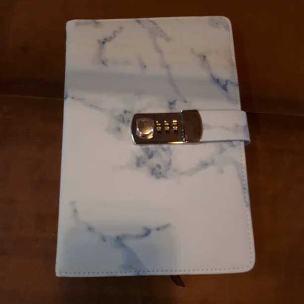 Отзыв о товаре Блокнот с паролем, Мраморная текстура, 100 листов, личный дневник с замком, кодовый плотный блокнот, кожаные офисные и школьные принадлежности, подарок от пользователя S***a