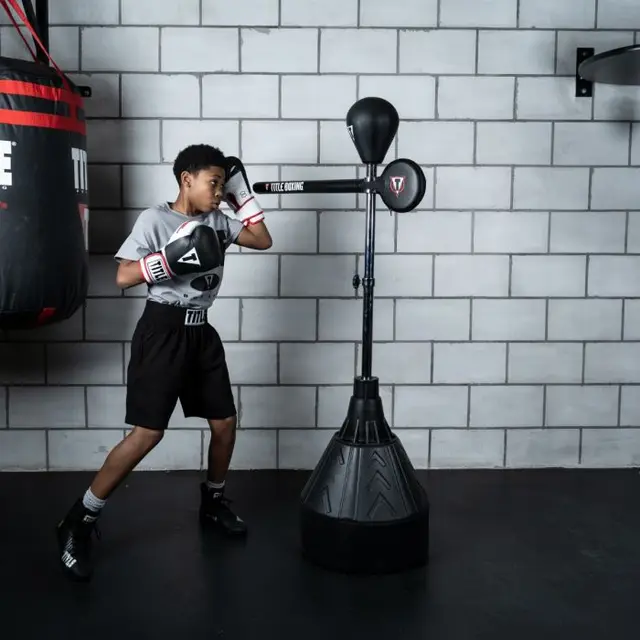 HNWTKJ Pratique De Boxe Hauteur Réglable Cible, Rotatif Matériel d' entrainement De Boxe, à Améliorer Le Timing, La Vitesse Et La Précision De  La Coordination Oculaire Et Manuelle : : Sports et Loisirs