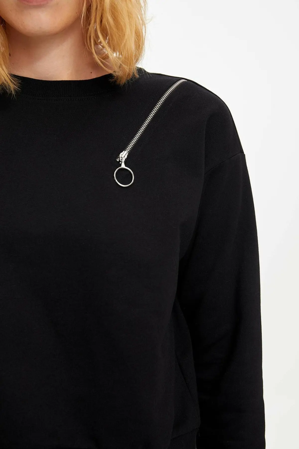DeFacto Simple Fashion O-neck Pullover Solid Zipper Design Short Pullovers Ladies Casual Loose Short Tops Female- M0901AZ19AU