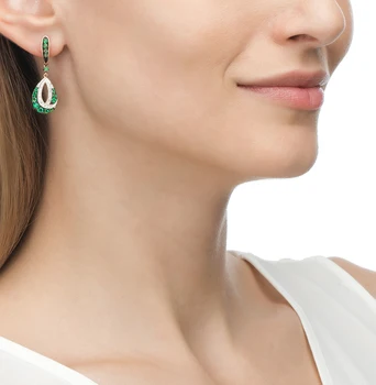 

Sunlight gold earrings with emeralds and diamonds