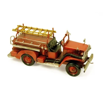

Model in miniature. Long size 25 x width 10 x high 11. Fabricated metal. Quality Altisima, possesses ALL details expectacular