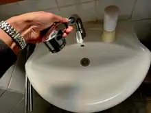 Grifos de plata de un solo tirador para cocina, rociador giratorio para fregadero de cocina, extraíble, fontanería, agua fría y caliente