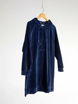 

Processing Detailed Hooded Velvet Sleepwear Top