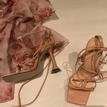 Aneikeh de verano zapatos de mujer Sandalias, de la Pu de moda Cruz-atado tacones de encaje fiesta bombas tamaño 35- 42 albaricoque blanco negro