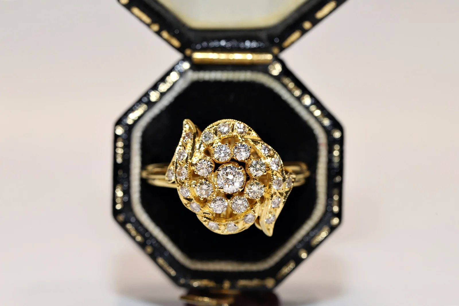 

Vintage Original 14k Gold Natural Diamond Decorated Pretty Ring