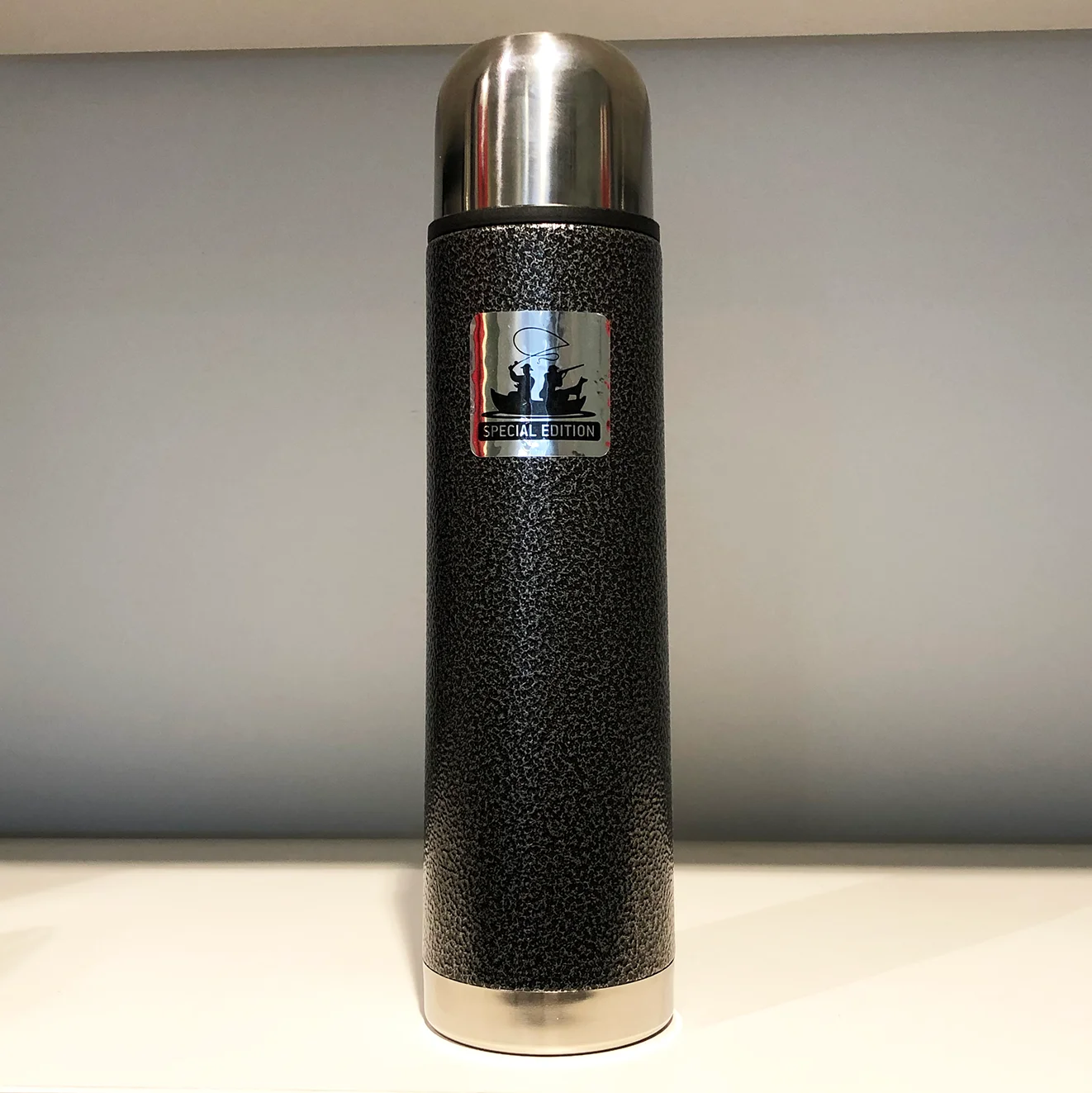 Термос из нерж. стали тм ThermoCafe by THERMOS HAMFK-1000 Fishing& Hunting, 1.0L