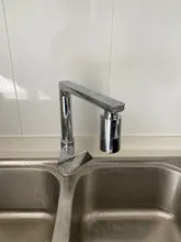 Sensor de grifo Dispositivo de ahorro de agua grifo de baño con sensor sin contacto grifo de cocina baño sensor inflable automático grifo