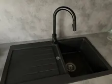 Grifo de cocina de dos funciones, mezclador de un solo tirador, montado en cubierta, de agua caliente y fría, color negro, envío gratis