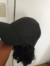 Peluca corta de pelo negro rizado para mujer, gorra de béisbol, fibra sintética resistente al calor, pelucas Bob