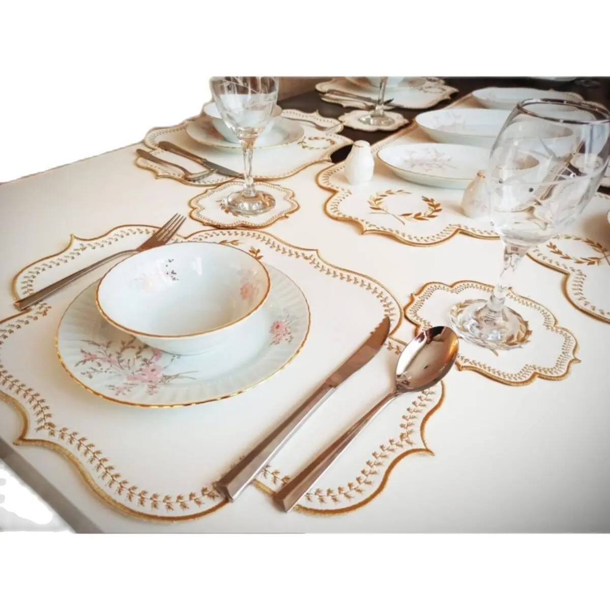 

Table napkin Placemat And Runner Set Beautiful Embroidered Table Decoration Special Production decoration mariage wedding table