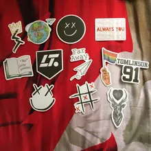Pegatinas de Singer Louis Tomlinson para ordenador portátil, almohadilla de botella de agua de PVC, pegatina de juguete impermeable, 10/50 Uds.