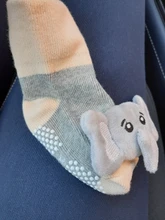 Calcetines con dibujos animados para bebé, antideslizantes, calcetines con sonajero para recién nacido, bonitos calcetines de algodón para suelo de otoño, botas cálidas para niños y niñas, novedad de 2020