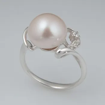 

Ring of silver with cubic zirconia and pearls cult.