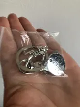 LLavero de equipo de Rugby, camiseta y pantalones de bola, llavero con abalorio, nunca se da cuenta, regalo creativo de graduación de clase mate, joyería artesanal