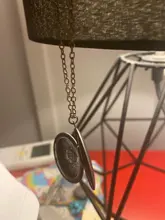 Collar con colgante de flor tallada ovalada a rayas para mujer, medallón Vintage de latón antiguo con apertura, caja de fotos, joyería